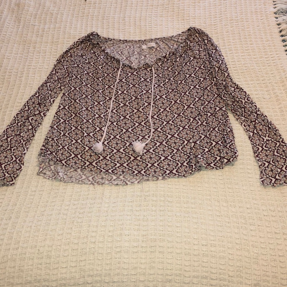 Patterned long sleeve crop top